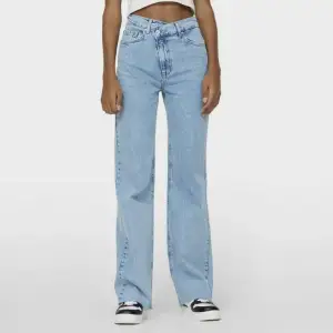 Jättefina jeans som ger en illusion av en smal midja