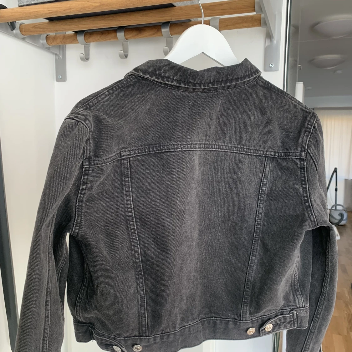 Jeansjacka från Mango i croppad/kort modell - 90