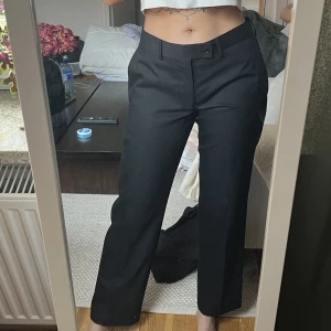 Kostymbyxor - Mansstorlekar.  Passar på S om man vill ha som lågmidja, annars M-L