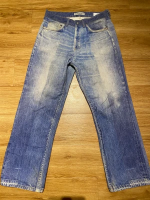 Our Legacy Dual Denim - Tja! Säljer ett par riktigt nice jeans från Our Legacy i en third cut modell. I storlek 31 men passar även de i storlek 32/32. De är använda ett fåtal gånger och är i bra skick.