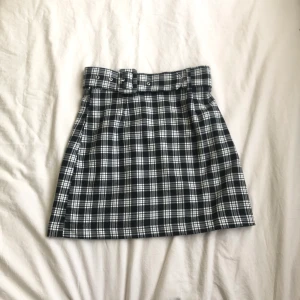 Plaid mini kjol - En kjol som är plaid och ger lite clueless vibbar. Fint skick och knappt använd. 💗 Använd gärna ” köp nu” 