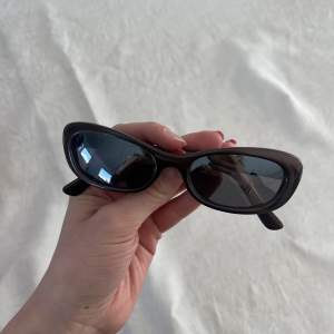 Säljer dessa sjukt coola solglasögon ❤️ Brun/svarta i färgen.