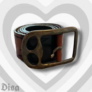 bälte - fett najs bälte. lite slitet men inte så det stör, ser mest bara coolt ut!