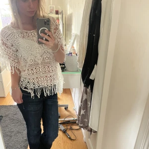 Sommar topp - Supersöt sommartopp som passar perfekt till jeans eller över bikini. Använd sparsamt. Frakt ingår i priset