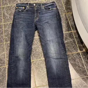 Riktigt feta Levis jeans i strlk 29/32 . Kan tänka mig en prissänkning vid snabb äffär. Priset går alltid att diskutera 
