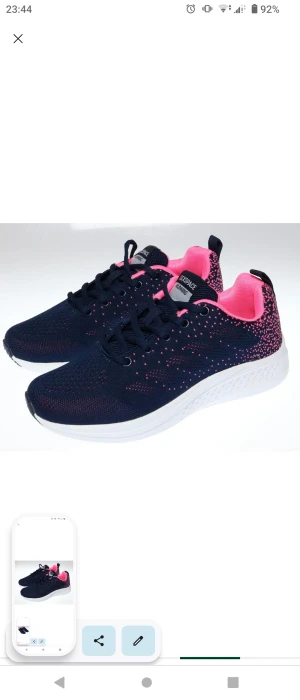 Nya bekväma sneakers, storlek 36 - - Skorna har en lätt ovandel i ventilerande mesh och en mellansula i React-foam som ger energi och svikt i varje steg.  - Hälen är designad för att ge bra stöd vid handstående mot vägg. Den är dessutom bred och platt för att ge stabilitet.  