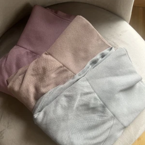 Träningstights med scrunch  - Grå använda 1 gång, de andra oanvända. 50kr styck eller alla för 120kr. 