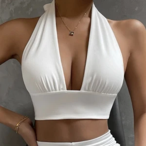 Helt ny topp - Ny topp! Säljer då jag har många liknande!! Kan knyta den på många olika sätt! 😍  Storlek XS / 34! 