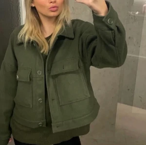 Kappa/Jacka - Säljer denna skitsnygga utsålda bikbok jackan som är perfekt till vår/sommar!