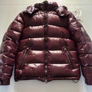 Köp jacka innan det blir kallt!  Size 0 xs/s inga repor eller hål tags följer med, Använd men i mycket bra skick 8-9/10 cond