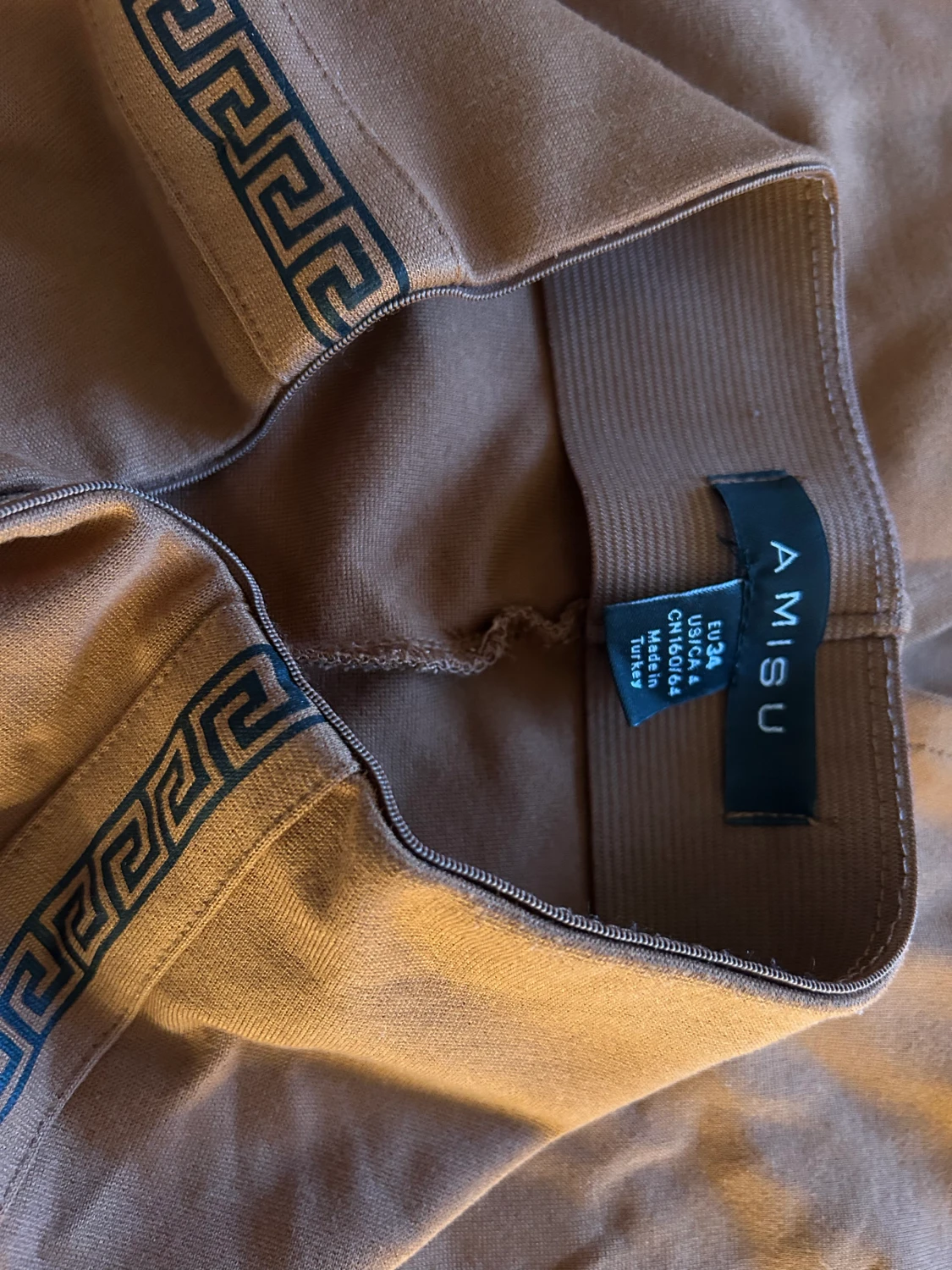 Kjol säljs i bra skick!  - 90