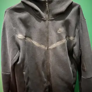  Nike full zip hoodie i fint skick.