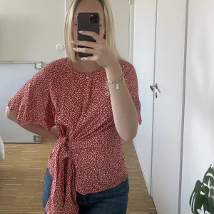 Blus från hm - Fin blus med knut framtill!