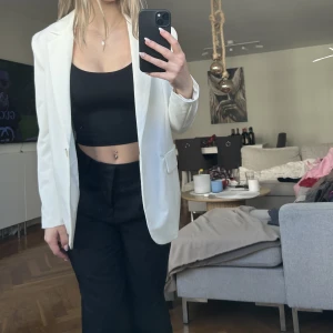 Kavaj - Aldrig använd och inga defekter. Strl xs. Säljes pga att de inte kommer till användning.  Inköpspris: 359 kr Säljes för: 250 kr