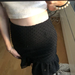 Svart kjol  - Jag säljer min svarta kjol i storlek xs💘