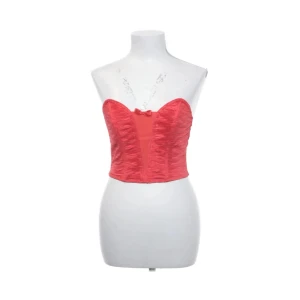 Korsett - Köpt på Sellpy men har aldrig kommit till användning så därför säljer jag den vidare :)