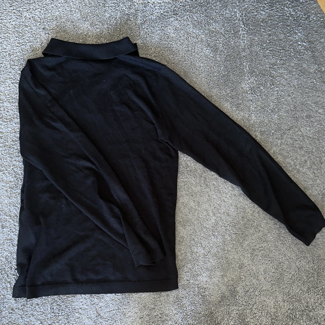 Svart merinoull pikétröja  - 90