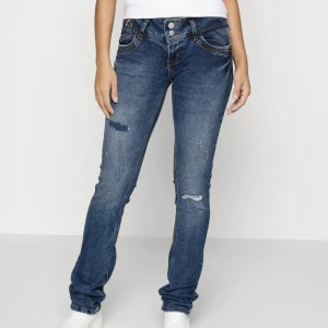 Ltb jeans - Säljer mina jeans som är köpa från zalando. ltb jeans. Köpte dom för 779kr. Men jag har tagit bort den mörka tygbiten som sitter på låret❤️skriv för fler bilder❤️