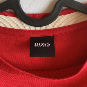Hugo boss röd tröja  - Röd Hugo boss tröja 