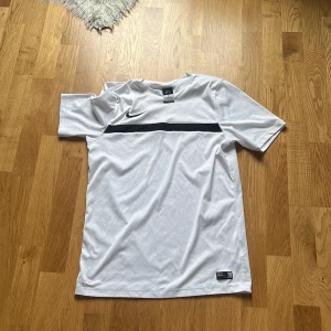 Sport dri-fit nike tröja - Tror it att jag har använt den för att den är för stor
