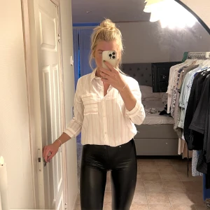 Skjorta Chiquelle - Ljus skjorta från Chiquelle, helt ny med prislapp kvar.