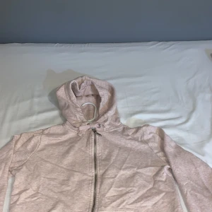 En Rosa tröja  - Ingen skador 