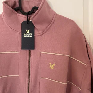 Lyle & Scott  - Helt ny! 500kr  Pris i affären ca 1100kr 