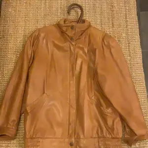 Vintage 80 tals brun läder jacka i fint skick