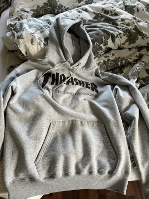 Thrasher hoodie  - Säljer min väldigt fina thrasher Hoodie i storlek S då den inte används längre.