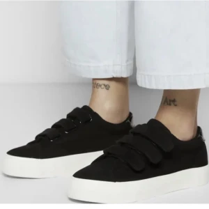 Even&odd skor  - Säljer dessa skit snygga even&odd skor för att dom var för stora. Använt några gånger men varsamt❤️