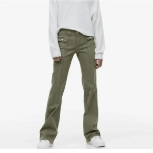 Gröna byxor hm  - Säljer vid bra bud ❤️ storlek 34, nästan aldrig använda 