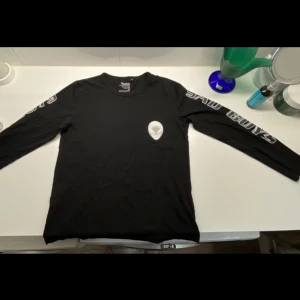 Yung lean Long sleeve Alien tröja - Yung lean merch från 2018, extremt fet Long sleeve alien tröja!  Storlek S  Priset kan diskuteras  