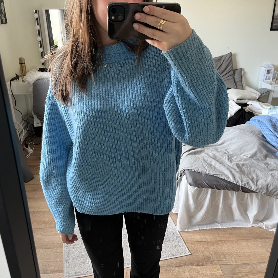 Blå stickad tröja