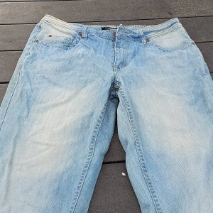 Byxor - Jeans i ett bra skick använt några gånger