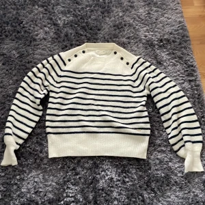 Supersnygg tröja från Holly & Whyte  - Jätteskön, stickad tröja köpt från Lindex. 