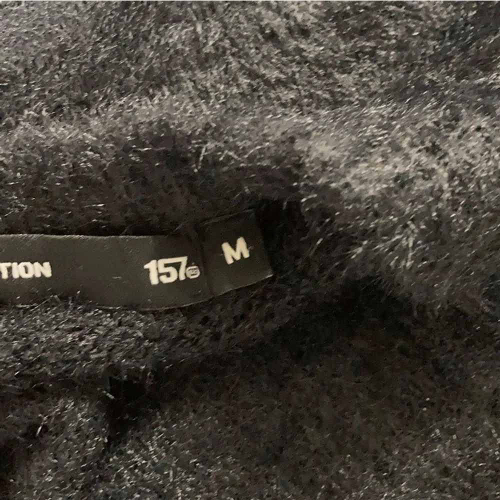 Så skön svart stickad tröja från lager 157 som tyvärr inte kommer till användning❤️‍🔥❤️‍🔥Använd max 2 gånger. Tröjor & Koftor.