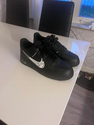 Nike air force 1 sketch - Air force 1 sketch säljs pga att dem är för små för mig!  Cond 9/10 