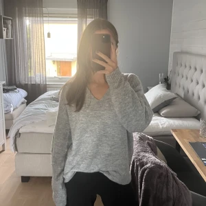 Oversized stickad tröja - Grå oversized stickad tröja