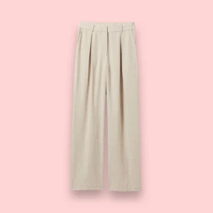 Oversized mid-waist linnebyxor - Oversized mid-waist byxor i linnemix från Weekday i storlek 36. Byxorna är i nyskick. Du kan använda KÖP NU 🫶🧚