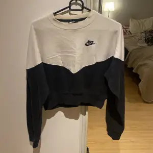 Sweatshirt från Nike. Storlek XS