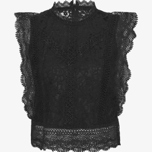 Svart spetsblus - Säljer min jättefina svarta spetsblus från Only i storkek S pga kommer inte till användning❤️ Endast använd en gång, köpt för 429kr