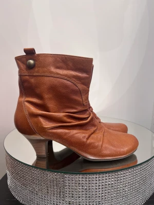 Boots  - Snygga boots från Roots