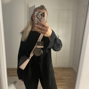 Michael kors väska - Super fin Michael kors väska ( äkta) säljer för 600kr ny skick! 