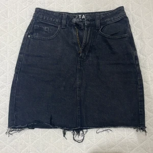 Jeanskjol  - Jeanskjol från Stay i storlek Xs använd endast några gånger❤️