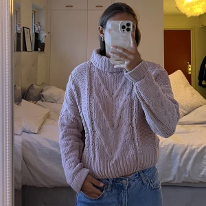 Stickad tröja - Fin stickad tröja, mjuk i bra skick☺️