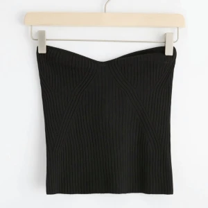 Tubetop - Säljer denna jättefina tubetopp från Lindex💗 Den är knappt använd och i väldigt bra skick💓