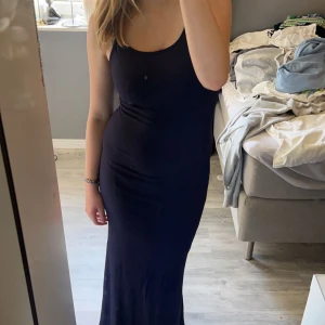Klännibc - Lång klänning, knappt använd, 90kr+ frakt❣️