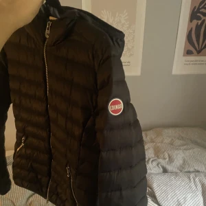 Colmar jacka - Säljer denna fina colmar jacka i super bra skick💞 inga defekter😇 kan gå ner i pris vid snabb affär💞