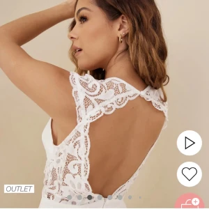 Student klänning  - Säljer denna super fina klänningen som passar perfekt till studenten. Prislappar kvar, säljer då den var för stor. Storlek 38 