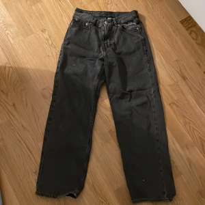 Sweet Skateboard jeans - Tja säljer ett fett par av sweet skateboard jeans! Tveka inte vid frågor, Mvh Hugo.